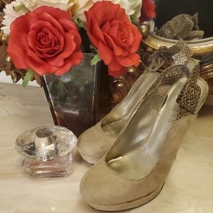 GUESS Two Toned Platform Pumps